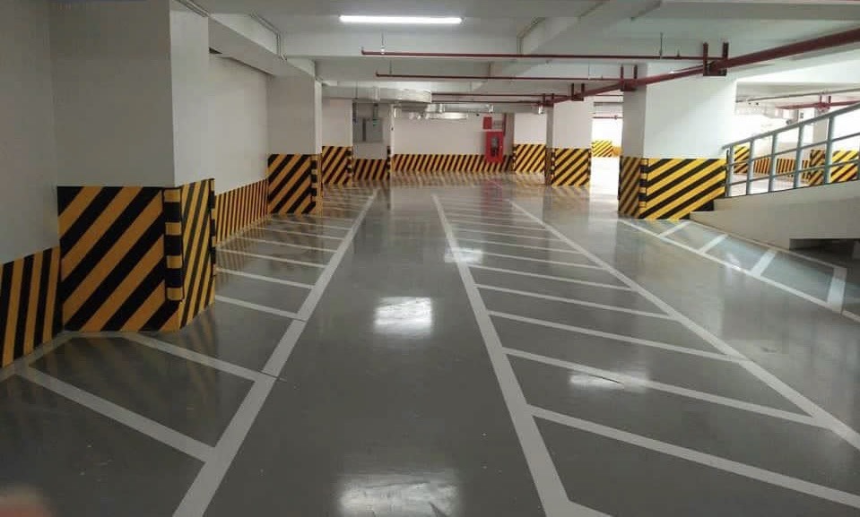 So sánh chi phí sơn Epoxy và lát gạch cho nhà xưởng, hầm để xe – Đâu là lựa chọn kinh tế hơn?