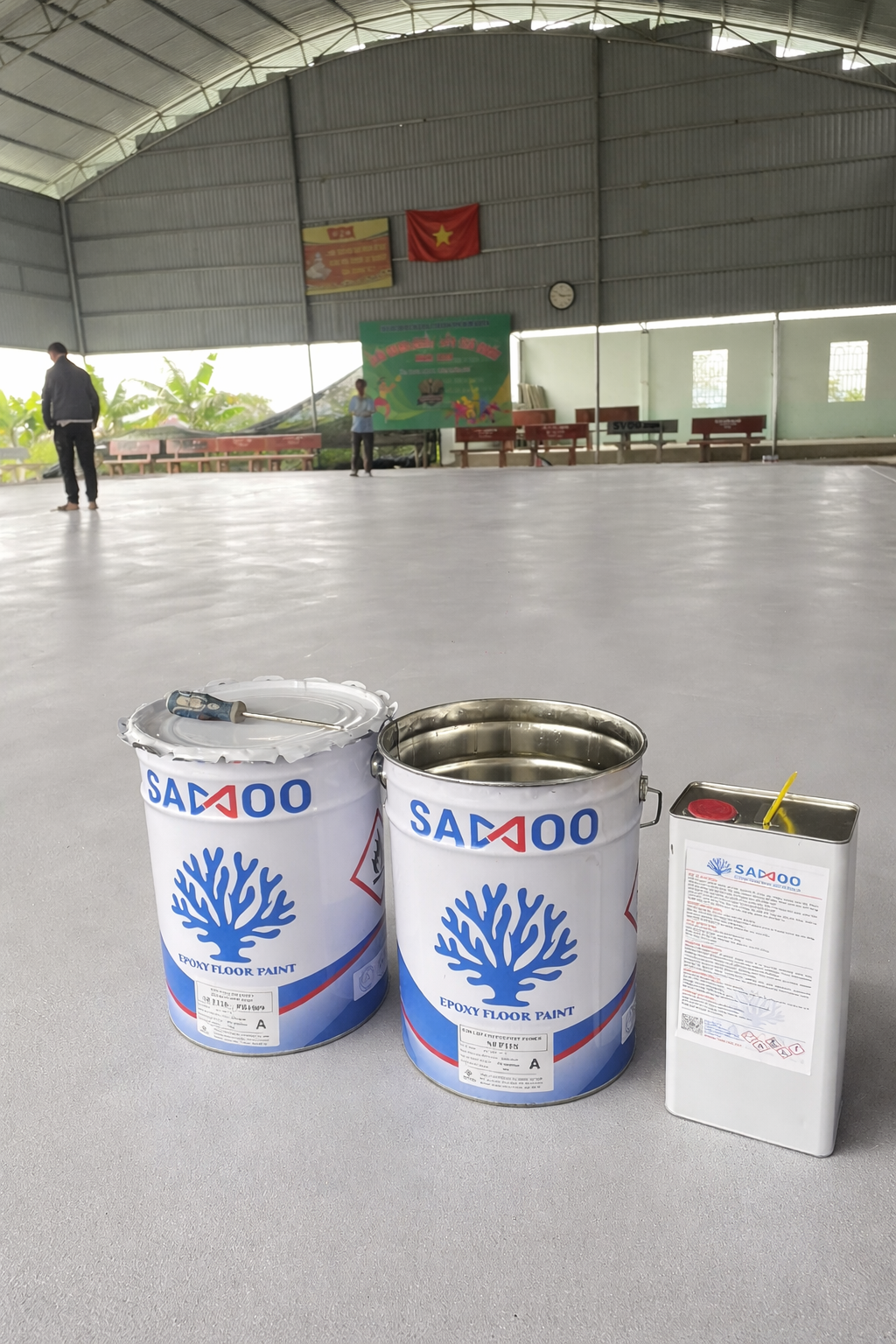 Sơn sàn Epoxy bao lâu thì đi lại được? Thời gian khô và sử dụng chuẩn kỹ thuật