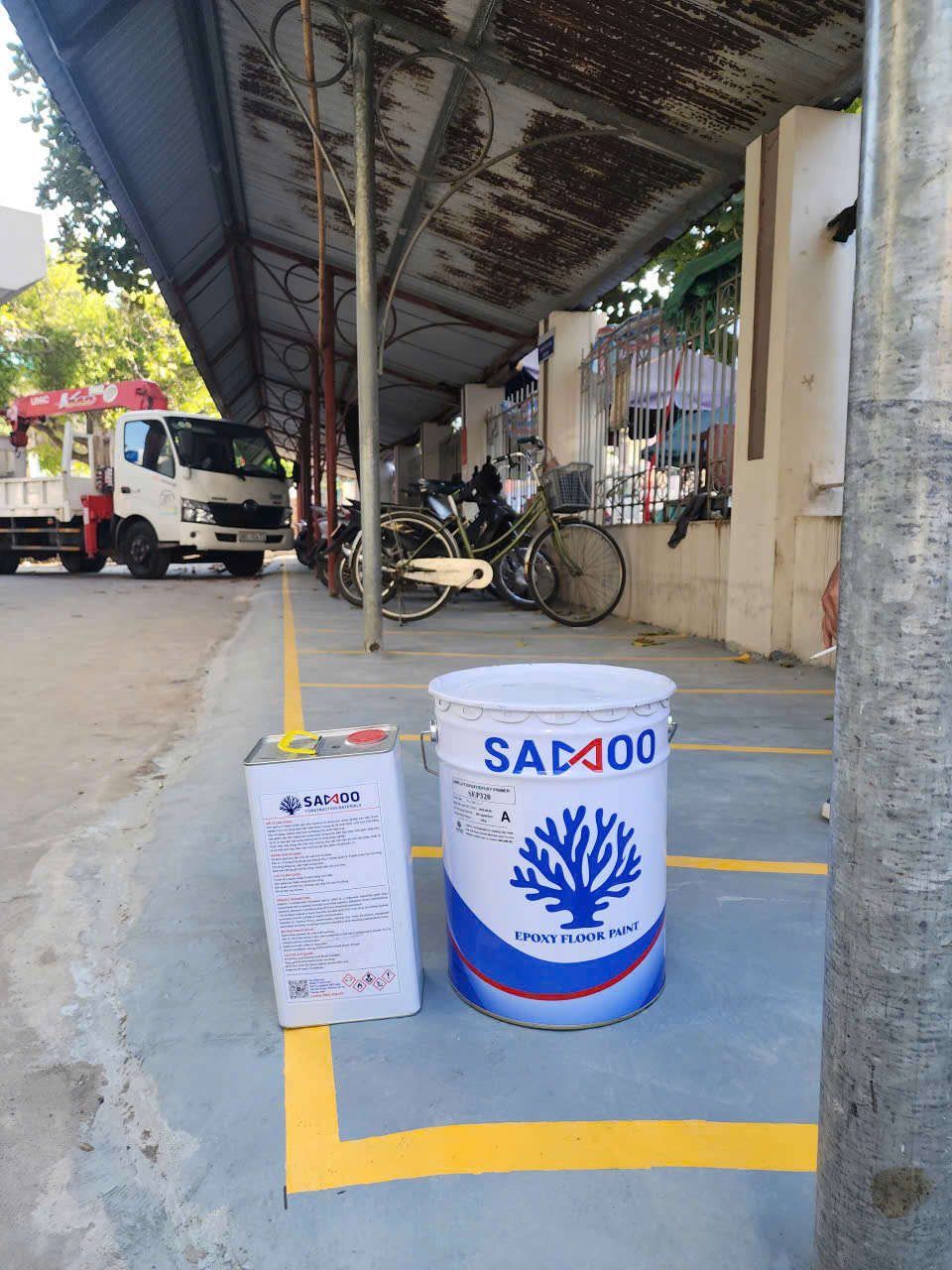 Sơn Epoxy vs Polyurethane: Lựa chọn nền nhà xưởng tối ưu