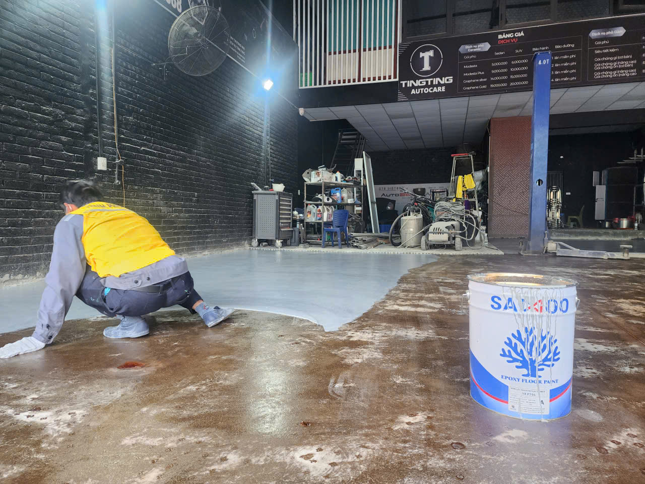 Bao lâu thì nên sơn lại sàn epoxy? Dấu hiệu & giải pháp tiết kiệm chi phí