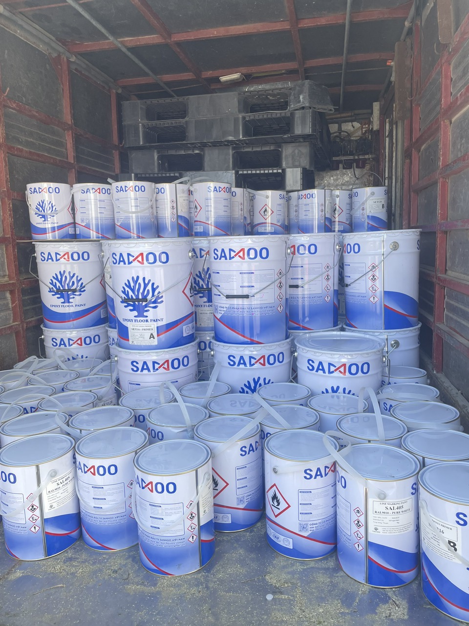 Vì sao nhiều người sơn epoxy trên gạch cũ lại bị bong?