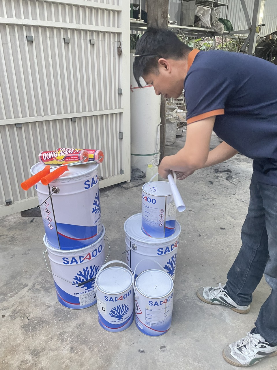 Có Nên Sơn Epoxy Khi Nền Còn Ẩm Không? Hậu Quả Và Giải Pháp Chuẩn Kỹ Thuật